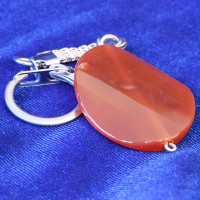 432023 - Брелок ограненая таблетка сердолик